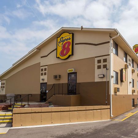 Super 8 By Wyndham Janesville Dış mekan fotoğraf