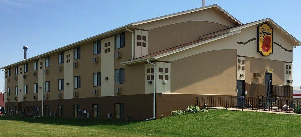 Super 8 By Wyndham Janesville Dış mekan fotoğraf