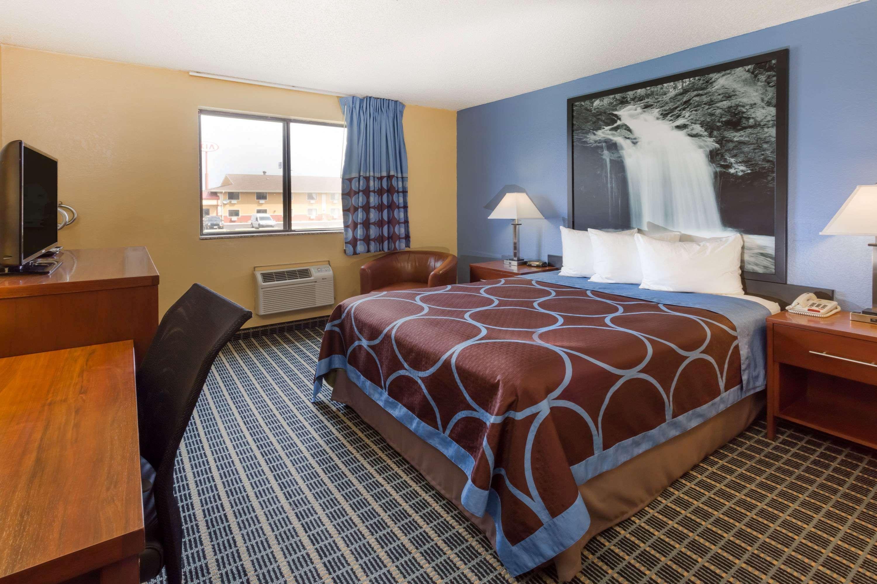 Super 8 By Wyndham Janesville Dış mekan fotoğraf